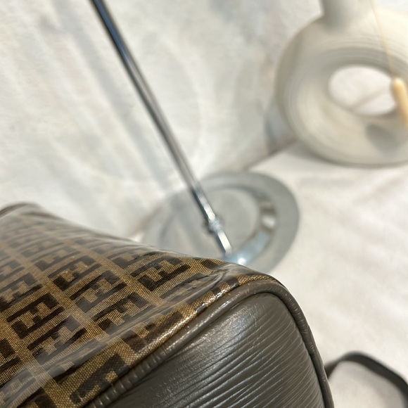 Fendi Vintage monogrammed Crossbody bag - Picture 8 of 16